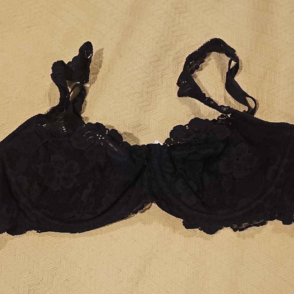 Victoria's Secret Elegant Black Lace Bra
